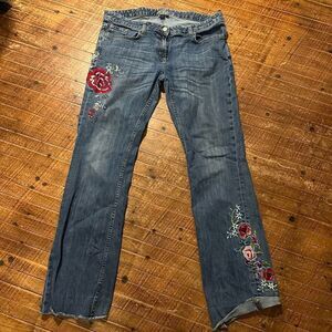 Boden rose embroidered 16L raw hem straight leg jeans